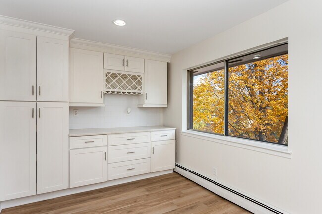 Building Photo - 154 Cold Spring Rd