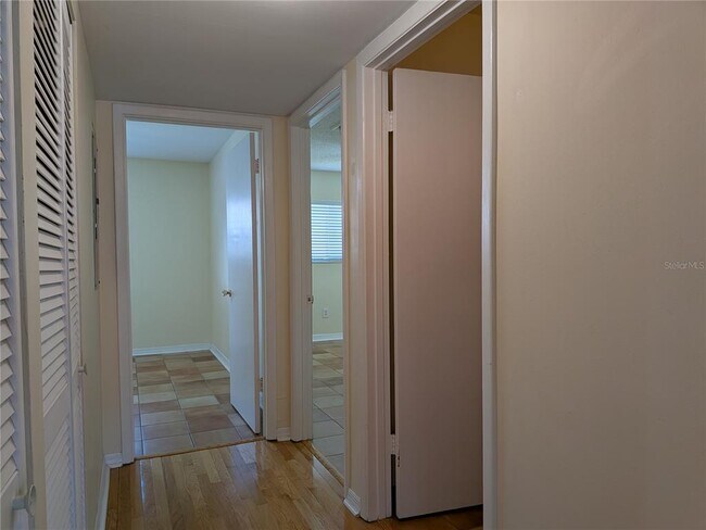 Building Photo - 725 Northlake Blvd