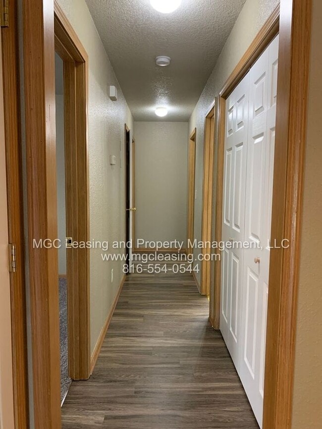 Building Photo - Grain Valley One Level Duplex!