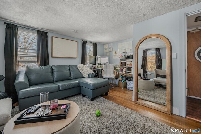 Building Photo - 349 Naubuc Ave