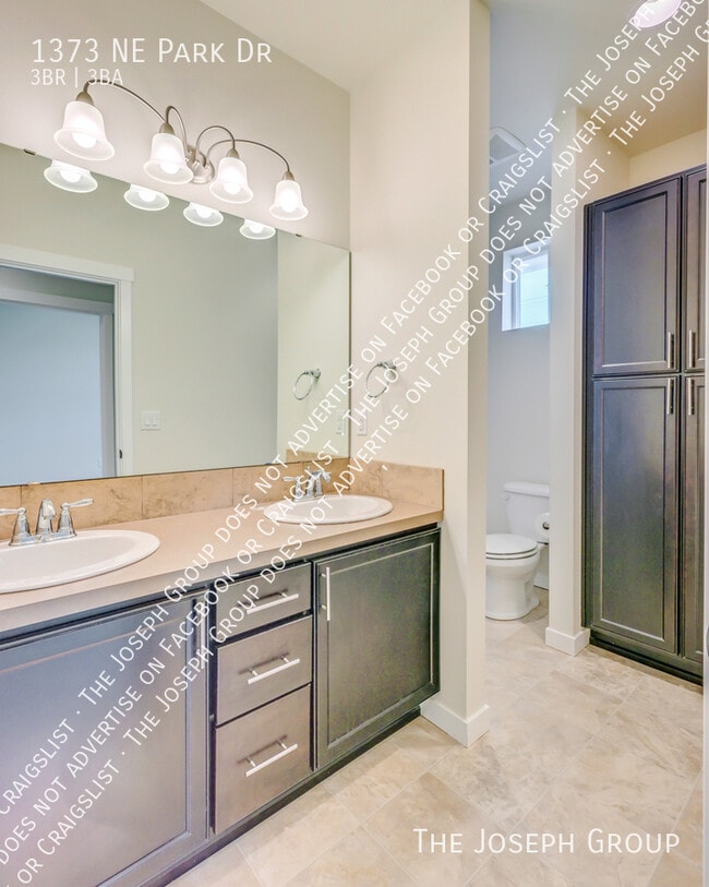 Building Photo - 1373 NE Park Dr