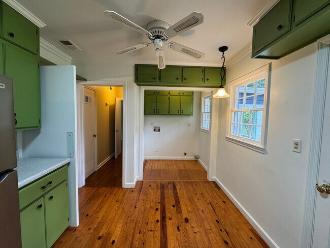 Building Photo - Cozy 2/1 Cottage in Rockridge Heights- $1,650
