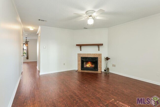 Building Photo - 4625 Parkoaks Dr