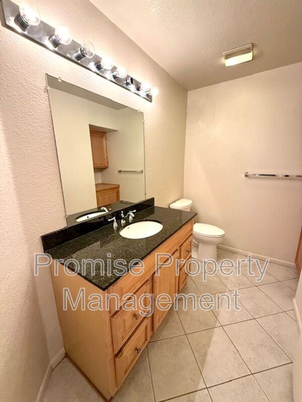 Building Photo - 4660 Los Alamos Way