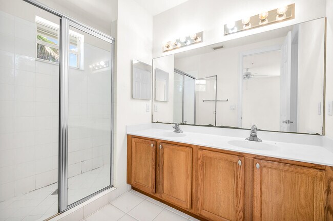 Building Photo - 750 Millbrae Ct