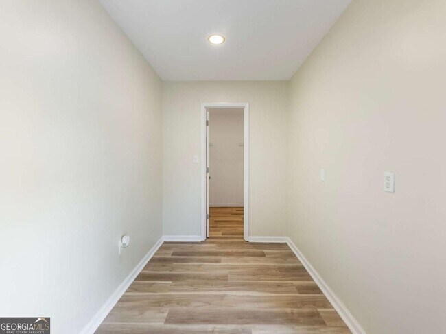 Building Photo - 605 Candler St