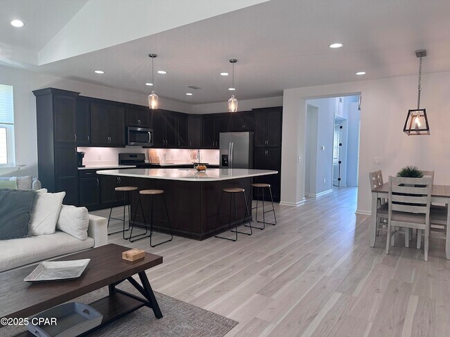 Building Photo - 9259 Paradise Dr