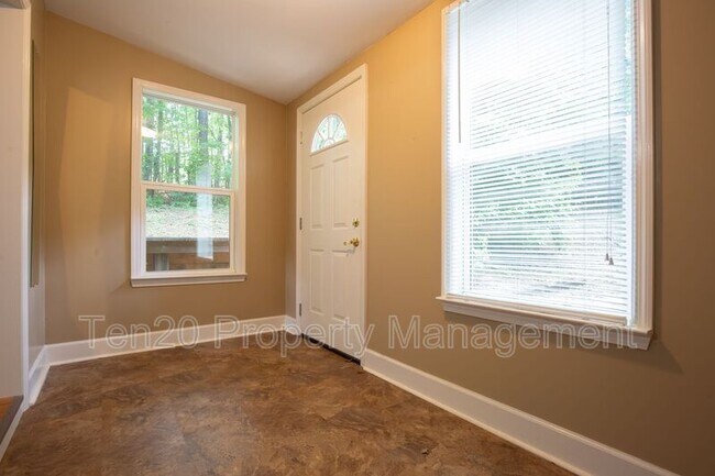 Building Photo - 8284 McKee Rd