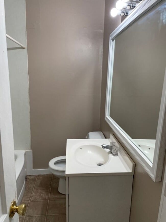 Building Photo - 2236 Dewey Ave