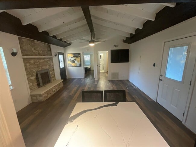 Building Photo - 18302 Redbud Ln