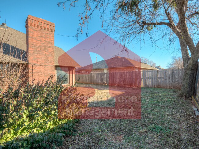 Building Photo - 2704 Silvertree Dr