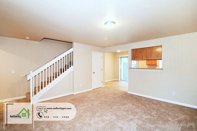Building Photo - 2750 Shasta View Dr