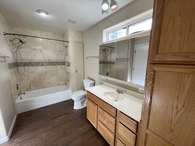 Building Photo - 5811 Wagon Wheel Ln