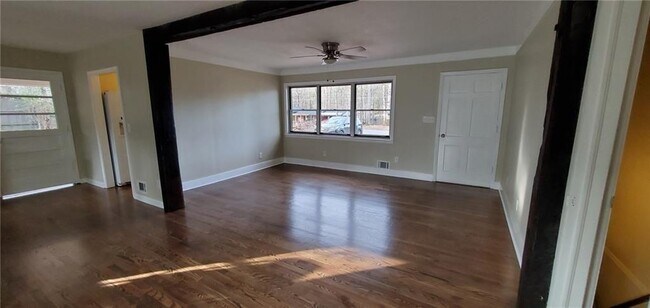 Building Photo - 318 Lynnwood Dr