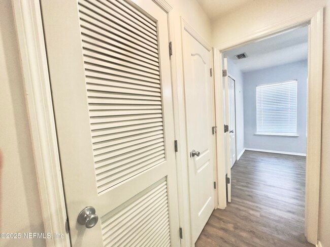 Building Photo - 204 Candlebark Dr