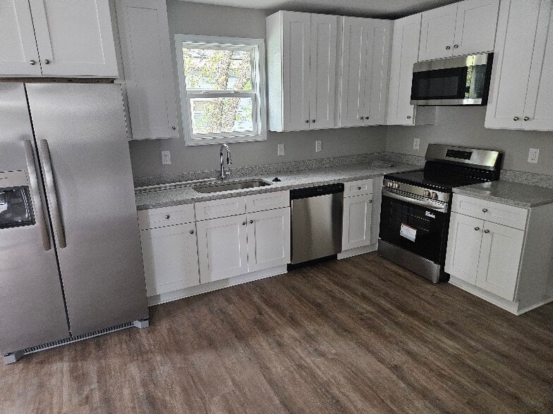 Primary Photo - 2420 Elmwood Ave