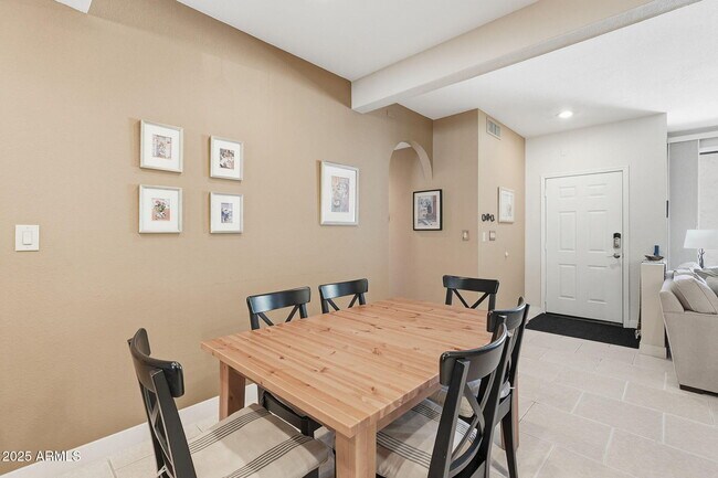 Building Photo - 9708 E Vía Linda