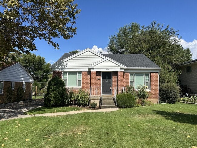 Building Photo - 1376 Darling St