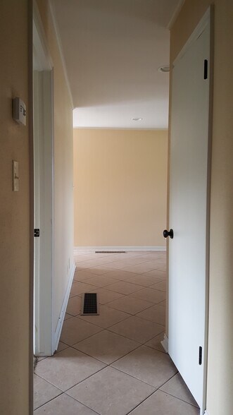 Building Photo - 933 Macklyn Ln