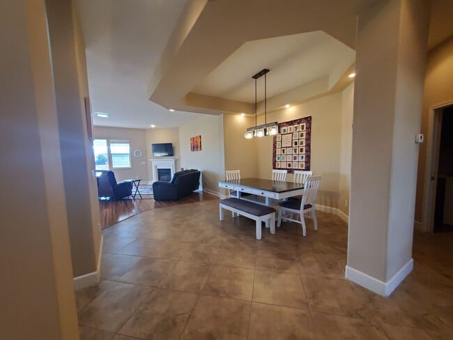 Building Photo - Gorgeous executive style home available fo...