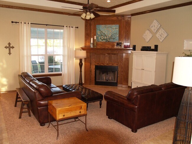 Building Photo - 3705 Springwood Dr