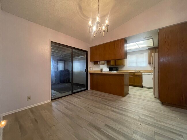 Building Photo - 2511 Emerald Ln