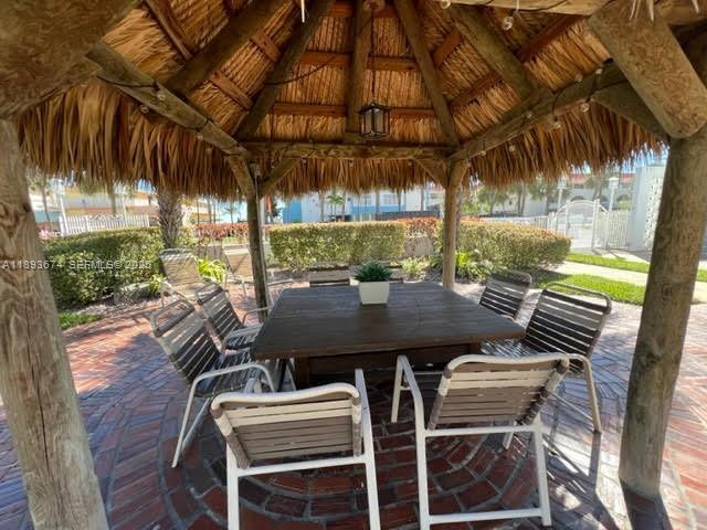 Building Photo - 4228 N Ocean Dr