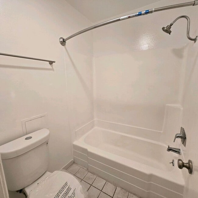 Building Photo - Playa Del Rey 1 bedroom apartment in Large outdoor community