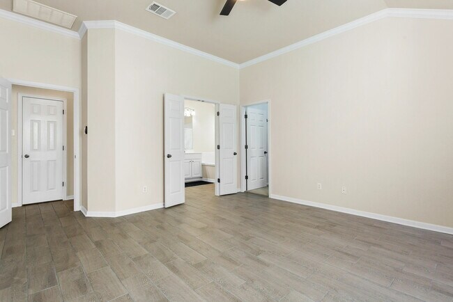 Building Photo - 313 Greenside Ln