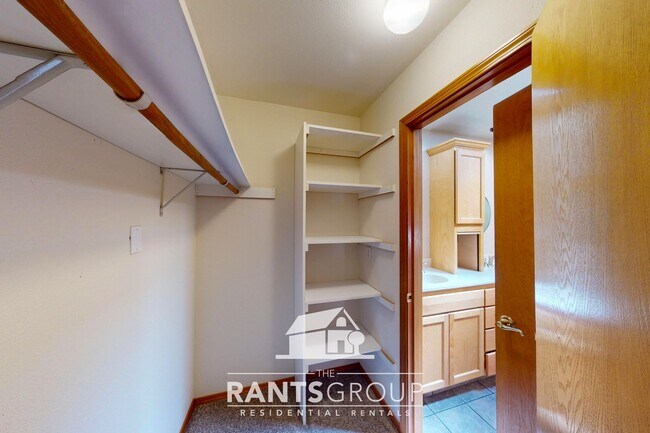 Building Photo - Lovingly cared for 3-bedroom, 1.75-bath ra...