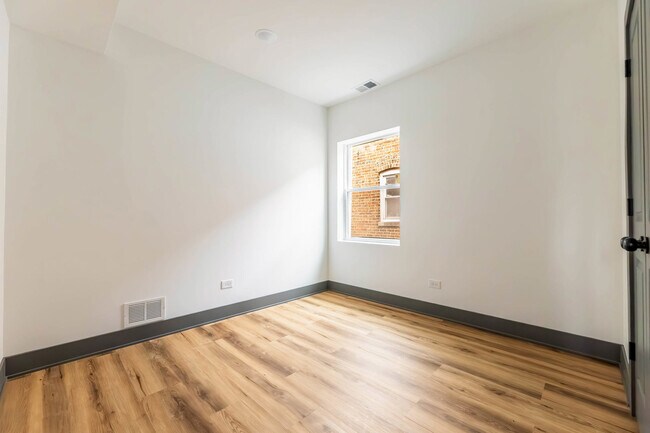 Building Photo - 7642 S Throop St