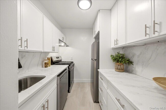 Building Photo - 610 Waring Ave