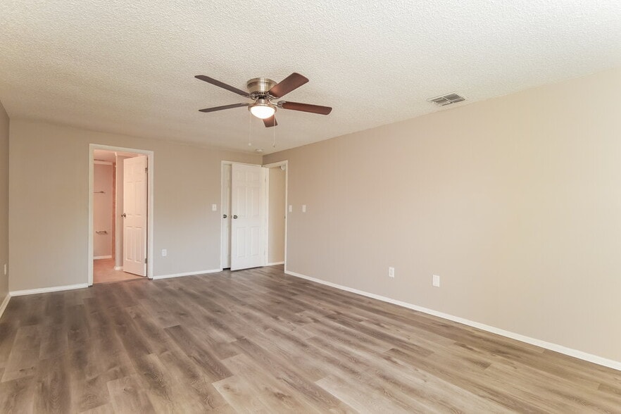 Building Photo - 1175 Lambert Ln