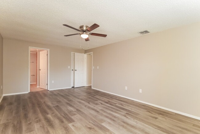 Building Photo - 1175 Lambert Ln