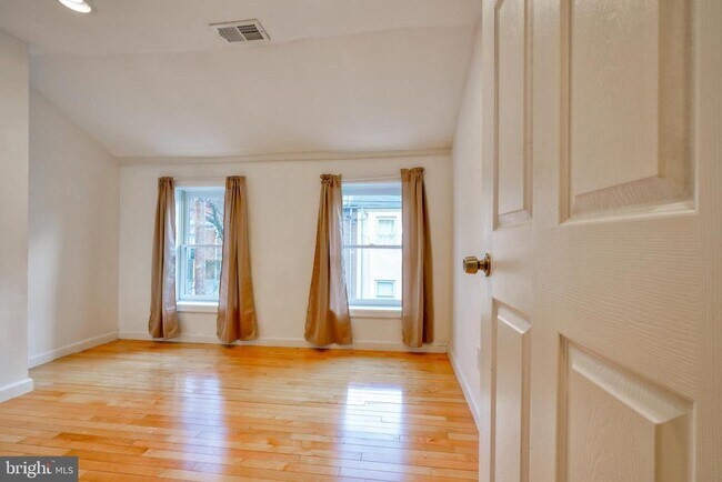 Building Photo - 1029 Booth St