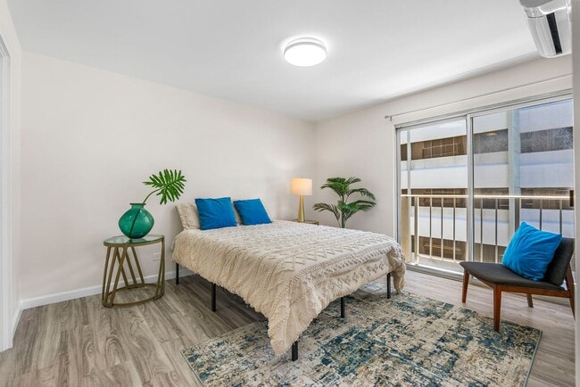 Building Photo - Coty Tower 703