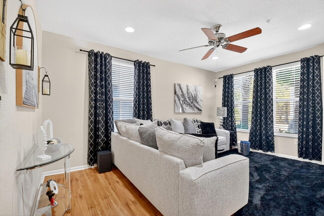 Building Photo - 1371 Vía De Pepi