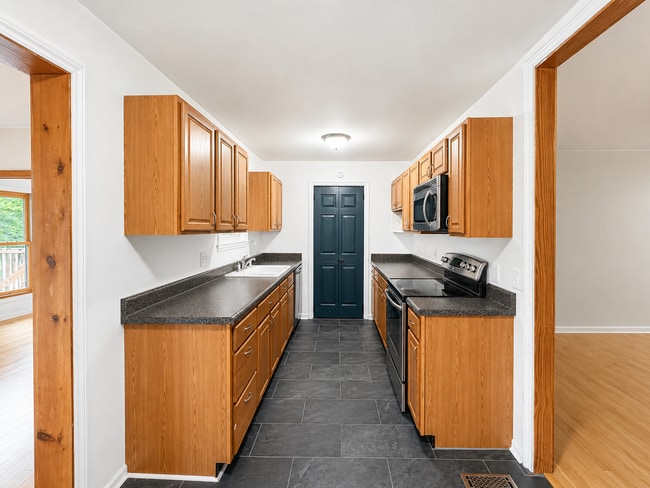 Building Photo - Remodeled Home on Nearly Half an Acre with Beautiful Country Views