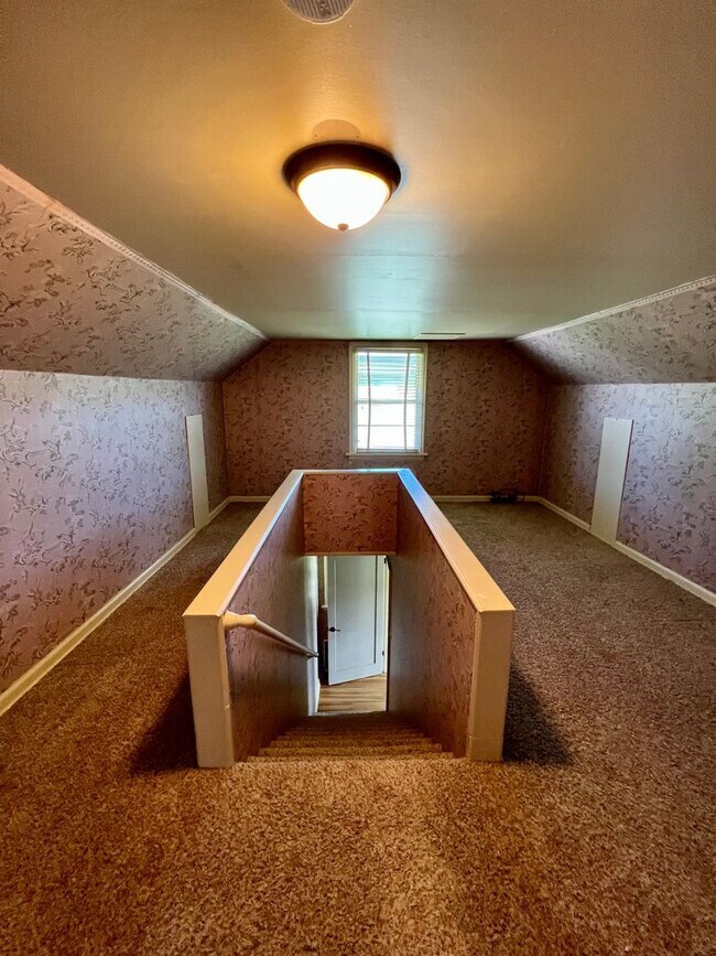 Building Photo - Country living home