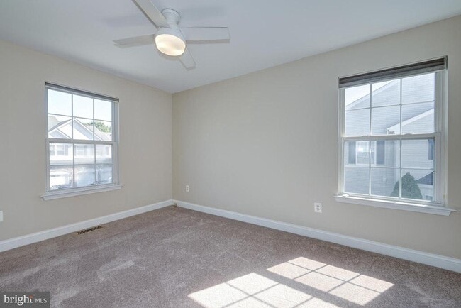 Building Photo - 33 Weaver Dr