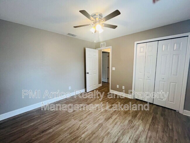 Building Photo - 640 E Grapefruit Ave