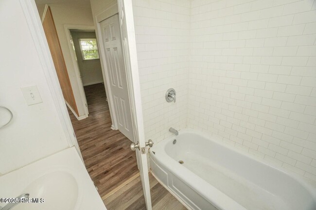 Building Photo - 311 Starling St