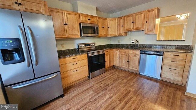 Building Photo - 9 Hamlet Dr