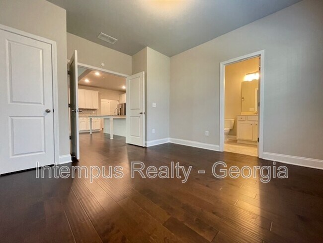 Building Photo - 970 Shelnutt Dr