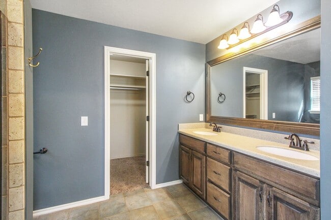 Building Photo - Charming 3 Bed 2 Bath With Office