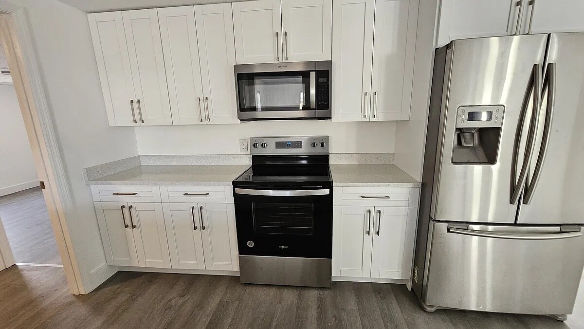 Building Photo - 6441 Woodland Ln