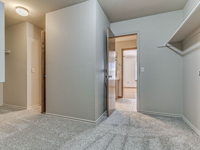 Building Photo - 4 Bed | 2 Bath | 2 Car Garage - Edmond Schools - North Hampton Addition