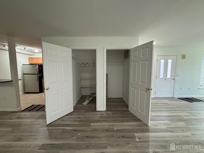 Building Photo - 116 Chariot Ct