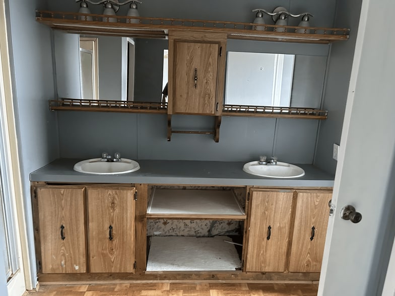 Building Photo - 7601 N Hwy Vv