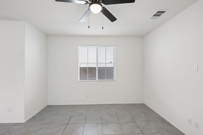 Building Photo - 10589 Sariah Skye Ave